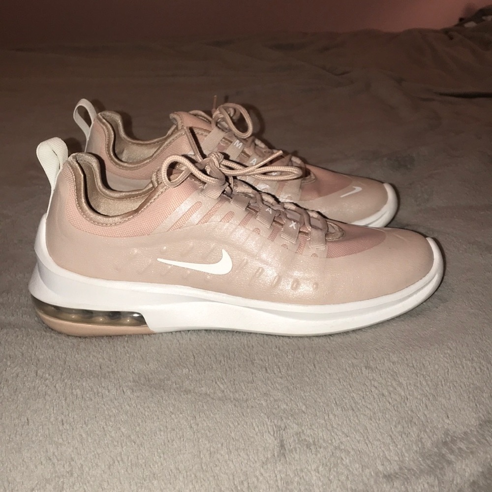 Nike- Women’s Air Max Axis